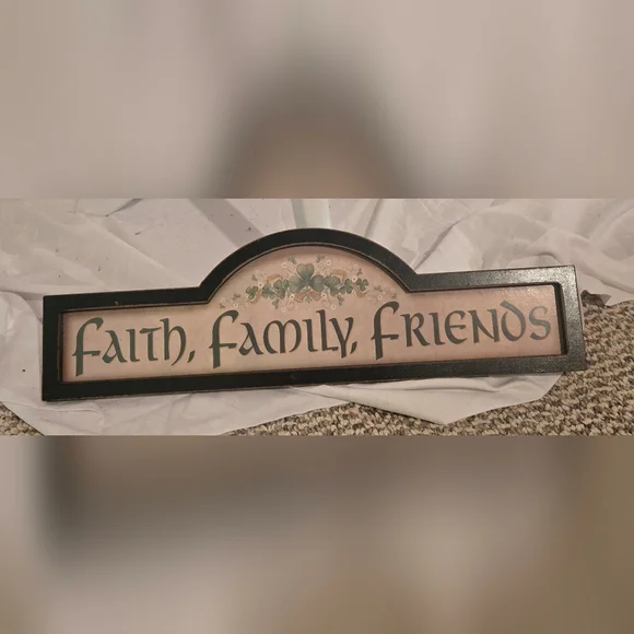 Green Beaded Decorations And Plaque Wall DECOR - Picture 4 of 10